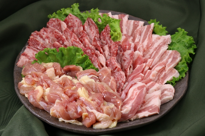 “肉のプロショップ”ならではの人気商品は、福島県産ブランド肉の盛り合わせ